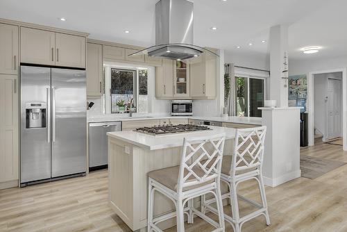 3177 Vector Drive, West Kelowna, BC - Indoor Photo Showing Kitchen With Upgraded Kitchen