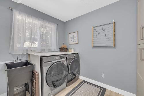 3177 Vector Drive, West Kelowna, BC - Indoor Photo Showing Laundry Room