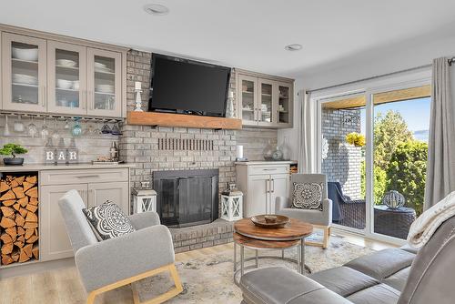 3177 Vector Drive, West Kelowna, BC - Indoor Photo Showing Living Room With Fireplace