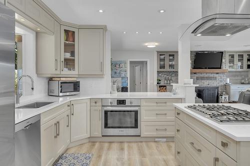 3177 Vector Drive, West Kelowna, BC - Indoor Photo Showing Kitchen With Upgraded Kitchen