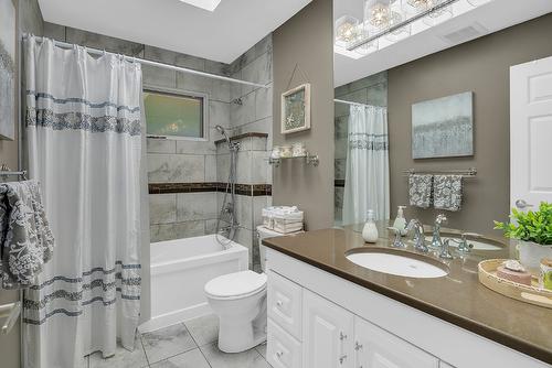 3177 Vector Drive, West Kelowna, BC - Indoor Photo Showing Bathroom