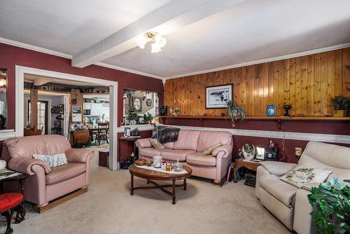 15911 Trask Road, Lake Country, BC - Indoor Photo Showing Living Room