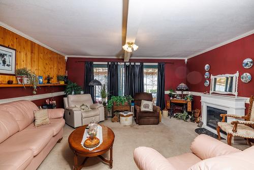 15911 Trask Road, Lake Country, BC - Indoor Photo Showing Living Room With Fireplace