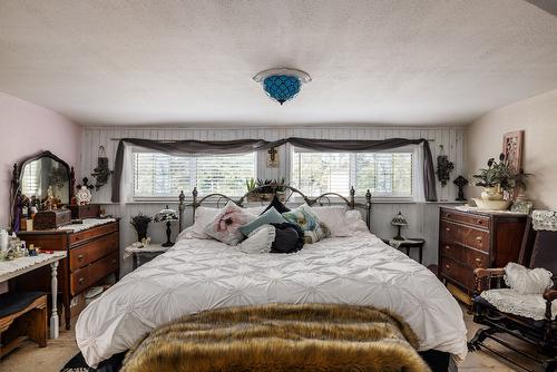 15911 Trask Road, Lake Country, BC - Indoor Photo Showing Bedroom