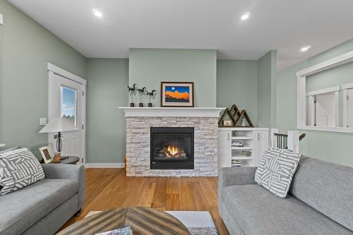 1340 24 Street, Salmon Arm, BC - Indoor Photo Showing Living Room With Fireplace