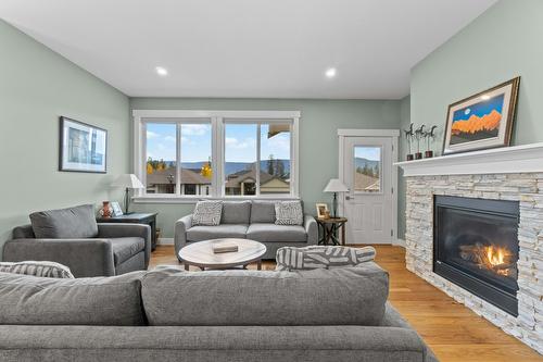 1340 24 Street, Salmon Arm, BC - Indoor Photo Showing Living Room With Fireplace