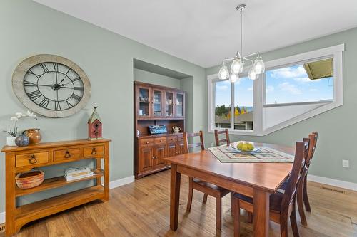 1340 24 Street, Salmon Arm, BC - Indoor Photo Showing Dining Room