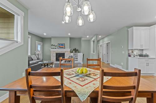 1340 24 Street, Salmon Arm, BC - Indoor Photo Showing Dining Room