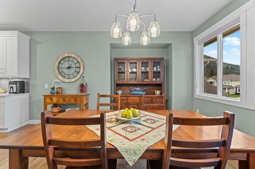 1340 24 Street, Salmon Arm, BC - Indoor Photo Showing Dining Room