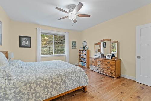 1340 24 Street, Salmon Arm, BC - Indoor Photo Showing Bedroom