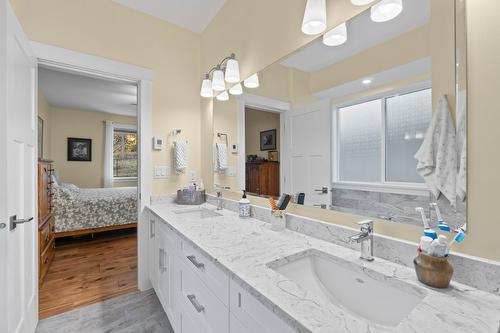 1340 24 Street, Salmon Arm, BC - Indoor Photo Showing Bathroom