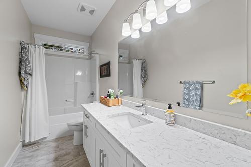 1340 24 Street, Salmon Arm, BC - Indoor Photo Showing Bathroom