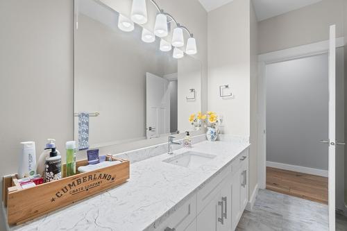 1340 24 Street, Salmon Arm, BC - Indoor Photo Showing Bathroom