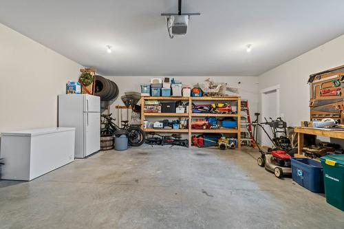 1340 24 Street, Salmon Arm, BC - Indoor Photo Showing Garage