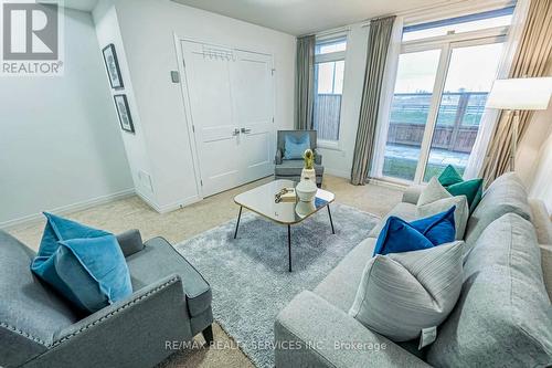 239 - 30 Times Square Boulevard, Hamilton, ON - Indoor Photo Showing Living Room