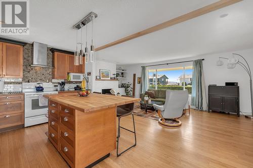 1845 Hayashi Road, Kelowna, BC - Indoor Photo Showing Kitchen