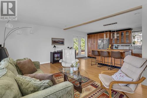 1845 Hayashi Road, Kelowna, BC - Indoor Photo Showing Living Room