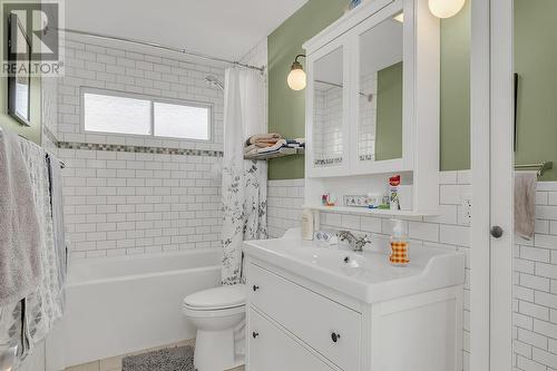 1845 Hayashi Road, Kelowna, BC - Indoor Photo Showing Bathroom