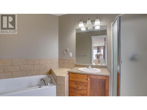 7104 Lakeridge Drive, Vernon, BC - Indoor Photo Showing Bathroom