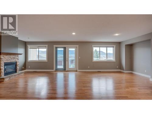 7104 Lakeridge Drive, Vernon, BC - Indoor Photo Showing Living Room With Fireplace