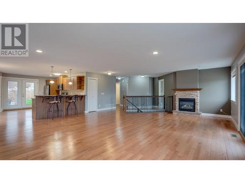 7104 Lakeridge Drive, Vernon, BC - Indoor Photo Showing Living Room With Fireplace