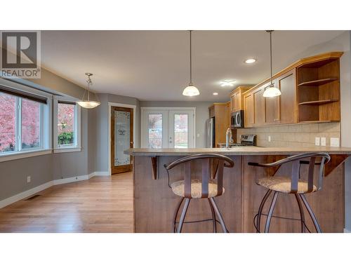 7104 Lakeridge Drive, Vernon, BC - Indoor Photo Showing Kitchen