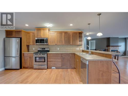 7104 Lakeridge Drive, Vernon, BC - Indoor Photo Showing Kitchen