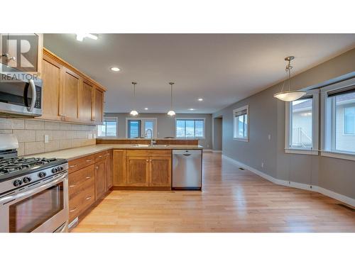 7104 Lakeridge Drive, Vernon, BC - Indoor Photo Showing Kitchen