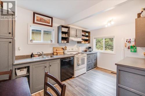 2034 Eighth Avenue, Trail, BC - Indoor Photo Showing Kitchen With Double Sink