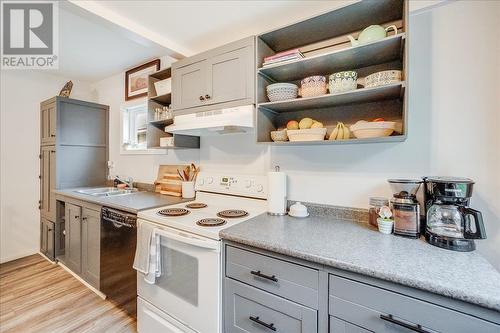 2034 Eighth Avenue, Trail, BC - Indoor Photo Showing Kitchen With Double Sink