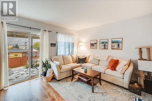 2034 Eighth Avenue, Trail, BC - Indoor Photo Showing Living Room