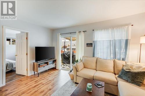 2034 Eighth Avenue, Trail, BC - Indoor Photo Showing Living Room