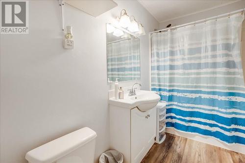 2034 Eighth Avenue, Trail, BC - Indoor Photo Showing Bathroom