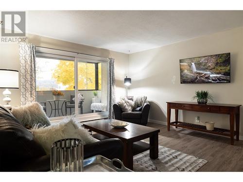 450 All Star Court Unit# 224, Kelowna, BC - Indoor Photo Showing Living Room