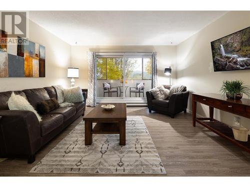 450 All Star Court Unit# 224, Kelowna, BC - Indoor Photo Showing Living Room