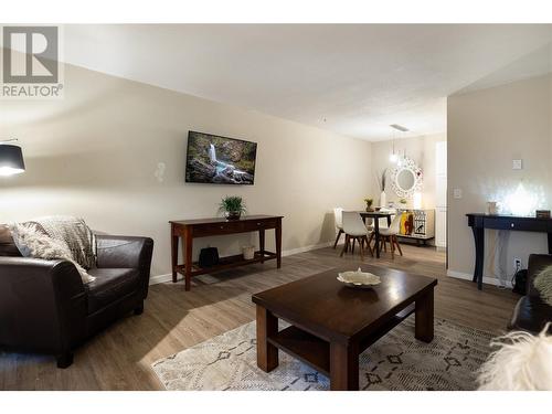 450 All Star Court Unit# 224, Kelowna, BC - Indoor Photo Showing Living Room