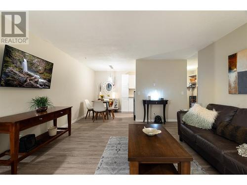 450 All Star Court Unit# 224, Kelowna, BC - Indoor Photo Showing Living Room