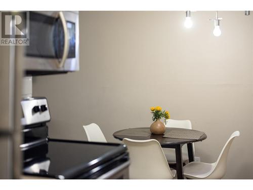 450 All Star Court Unit# 224, Kelowna, BC - Indoor Photo Showing Dining Room