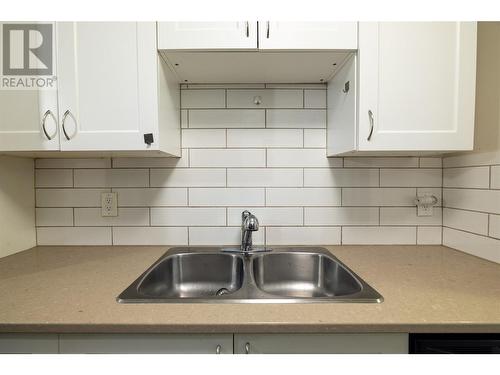 450 All Star Court Unit# 224, Kelowna, BC - Indoor Photo Showing Kitchen With Double Sink