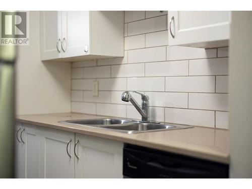 450 All Star Court Unit# 224, Kelowna, BC - Indoor Photo Showing Kitchen With Double Sink