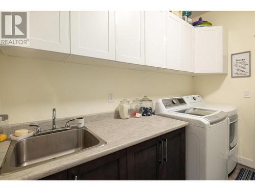 469 4 Street, Vernon, BC - Indoor Photo Showing Laundry Room