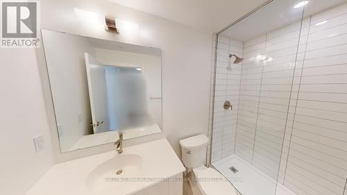 1704 - 15 Wellington Street, Kitchener, ON - Indoor Photo Showing Bathroom