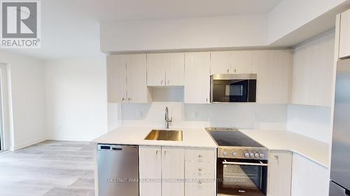 1704 - 15 Wellington Street, Kitchener, ON - Indoor Photo Showing Kitchen