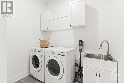 Convenient main floor laundry - 13708 County Rd 15 Road, Merrickville, ON - Indoor Photo Showing Laundry Room