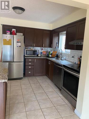 640 Activa Avenue, Kitchener, ON - Indoor Photo Showing Kitchen With Double Sink