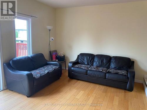 640 Activa Avenue, Kitchener, ON - Indoor Photo Showing Living Room