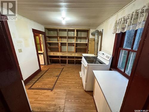 912 3Rd Street E, Rosthern, SK - Indoor Photo Showing Laundry Room