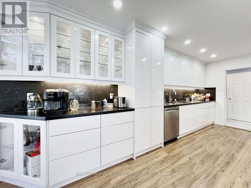 108 - 5444 Yonge Street, Toronto, ON - Indoor Photo Showing Kitchen