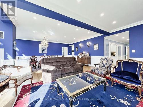 108 - 5444 Yonge Street, Toronto, ON - Indoor Photo Showing Living Room