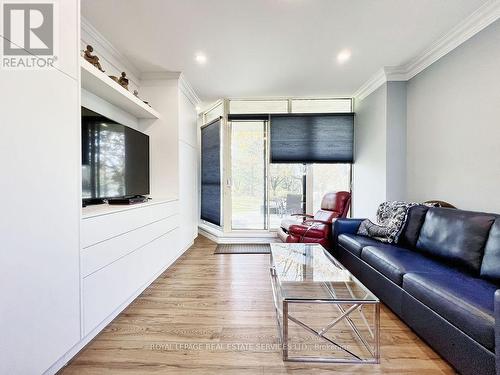 108 - 5444 Yonge Street, Toronto, ON - Indoor Photo Showing Living Room